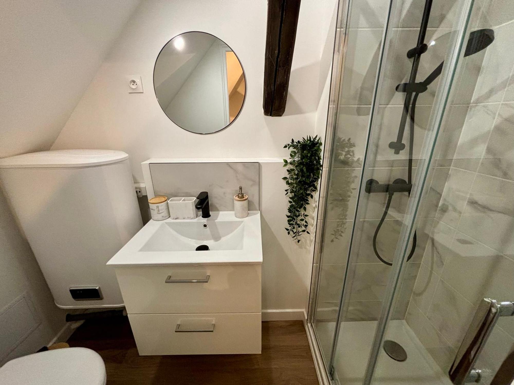 Le Petit Jardin, Proche Gare, Hyper Centre Apartment Cambrai Exterior photo